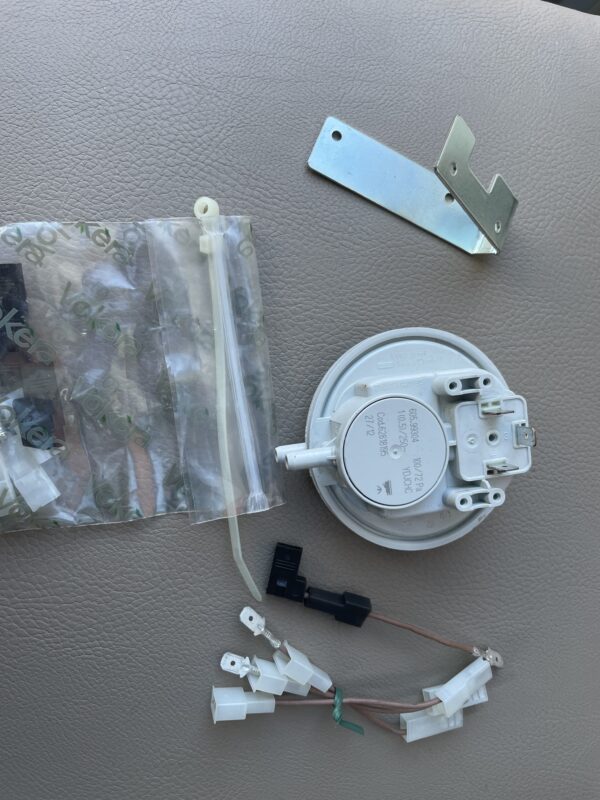 Vokera pressure switch. Part No: 01005272